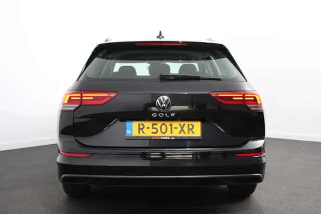 Volkswagen Golf (2022) thumbnail 5