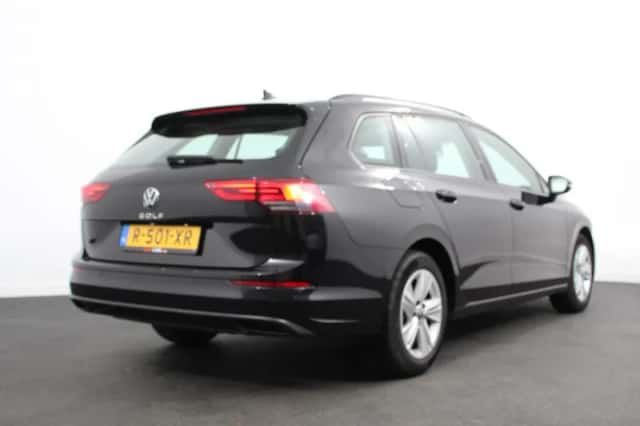 Volkswagen Golf (2022) thumbnail 6