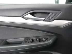 Volkswagen Golf (2022) thumbnail 10