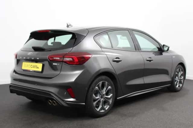 Ford Focus (2023) thumbnail 5