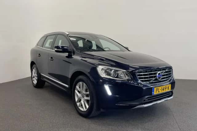 Volvo XC60 (2017) thumbnail 3