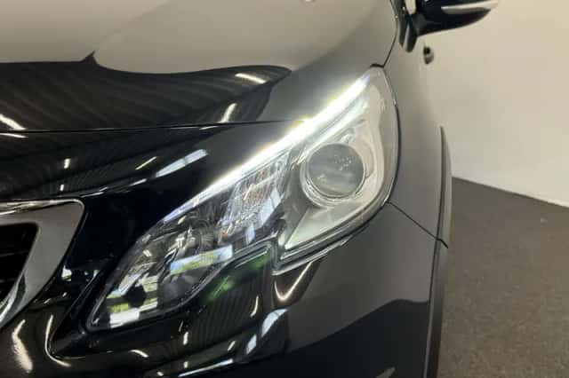 Peugeot 2008 (2019) thumbnail 18