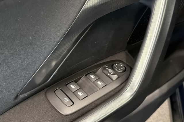 Peugeot 2008 (2019) thumbnail 25