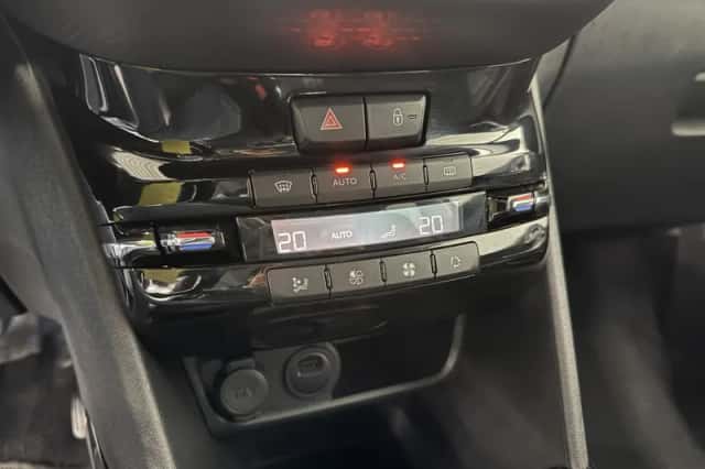 Peugeot 2008 (2019) thumbnail 27