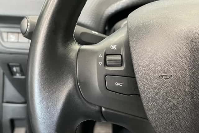 Peugeot 2008 (2019) thumbnail 34