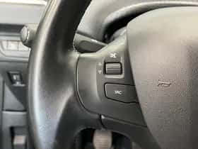Peugeot 2008 (2019) thumbnail 34