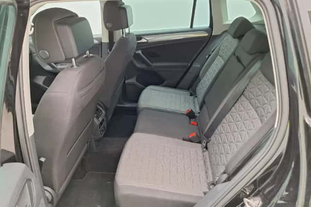 Volkswagen Tiguan (2021) thumbnail 3