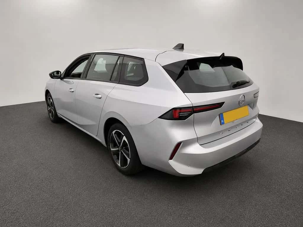 Opel Astra (2024) — foto 1