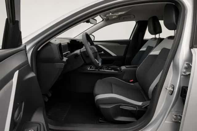 Opel Astra (2024) thumbnail 3