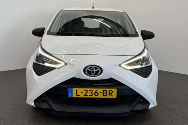 Toyota Aygo (2021) thumbnail 2