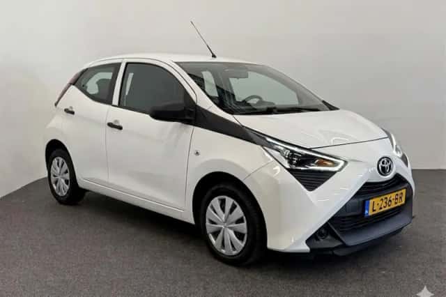 Toyota Aygo (2021) thumbnail 3