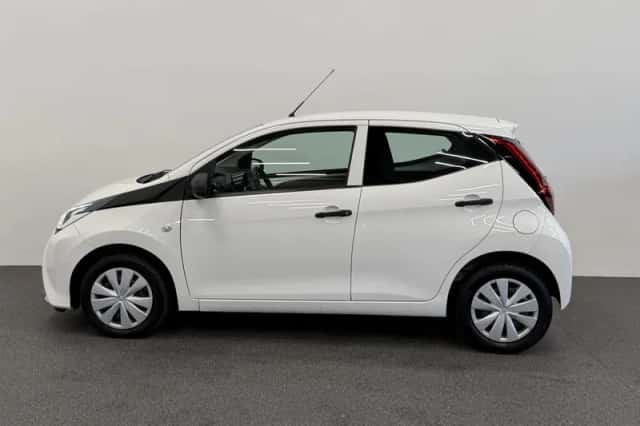 Toyota Aygo (2021) thumbnail 4