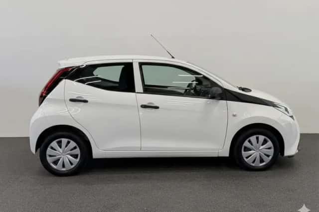 Toyota Aygo (2021) thumbnail 5