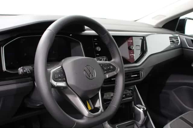 Volkswagen Polo (2023) thumbnail 3