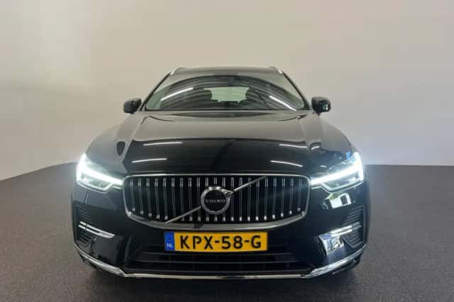 Volvo XC60 (2022) thumbnail 2