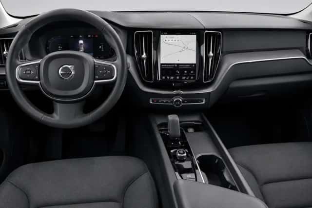 Volvo XC60 (2022) thumbnail 3