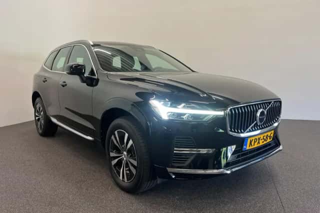 Volvo XC60 (2022) thumbnail 3