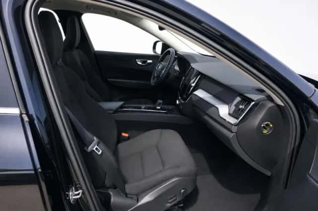 Volvo XC60 (2022) thumbnail 4