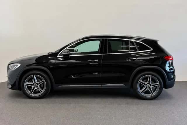 Mercedes-Benz GLA (2022) thumbnail 4