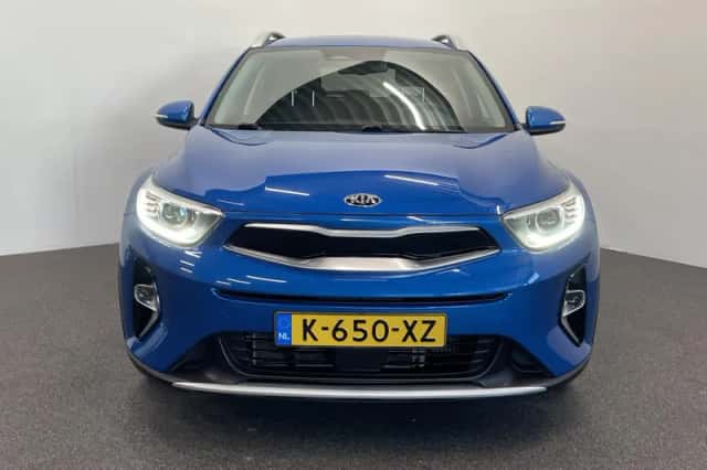 Kia Stonic (2021) thumbnail 2