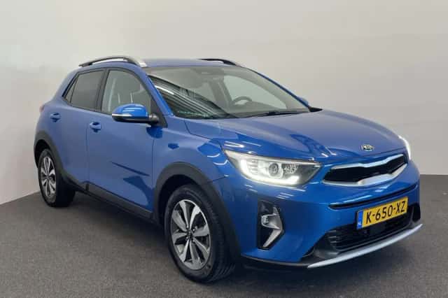 Kia Stonic (2021) thumbnail 3
