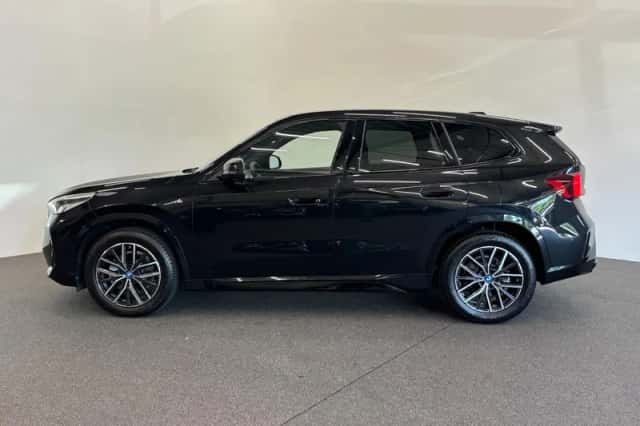 BMW iX1 (2024) thumbnail 4