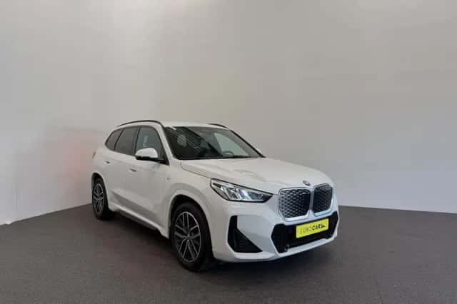 BMW iX1 (2024) thumbnail 3