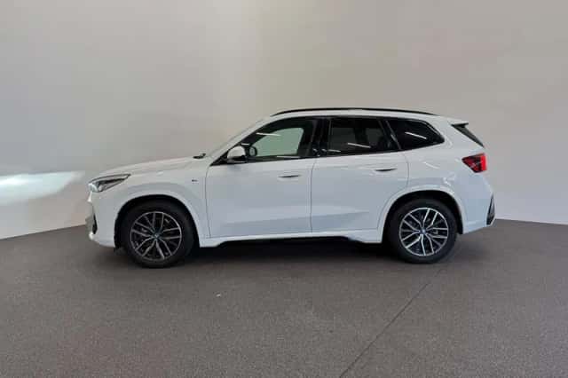 BMW iX1 (2024) thumbnail 4