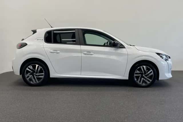 Peugeot 208 (2023) thumbnail 5