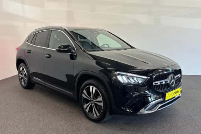 Mercedes-Benz GLA (2023) thumbnail 3