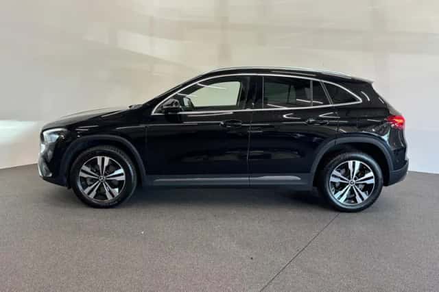 Mercedes-Benz GLA (2023) thumbnail 4