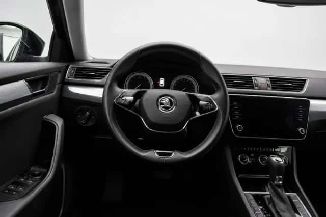Škoda Superb (2022) thumbnail 3