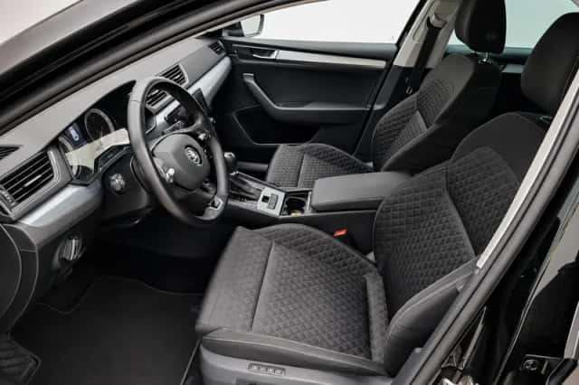 Škoda Superb (2022) thumbnail 4