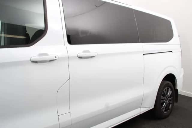Ford E-Transit Custom (2025) thumbnail 4