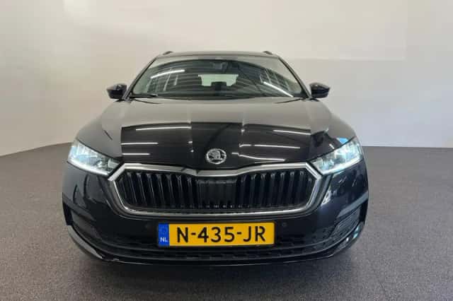 Škoda Octavia (2021) thumbnail 2