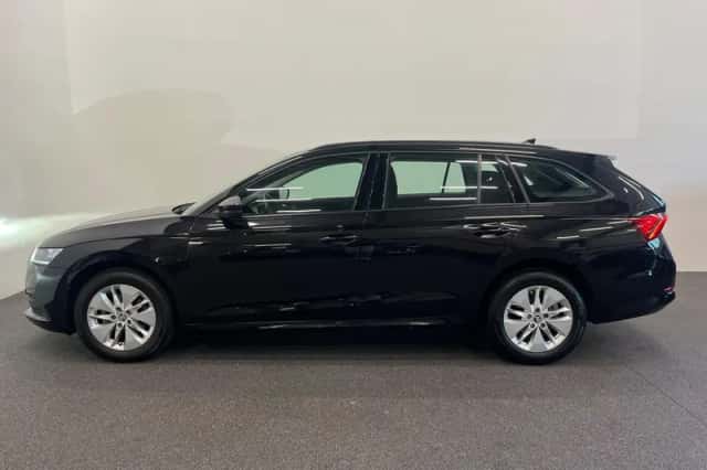 Škoda Octavia (2021) thumbnail 4