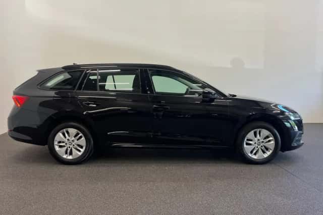 Škoda Octavia (2021) thumbnail 5