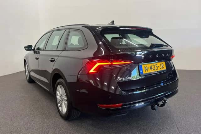 Škoda Octavia (2021) thumbnail 6