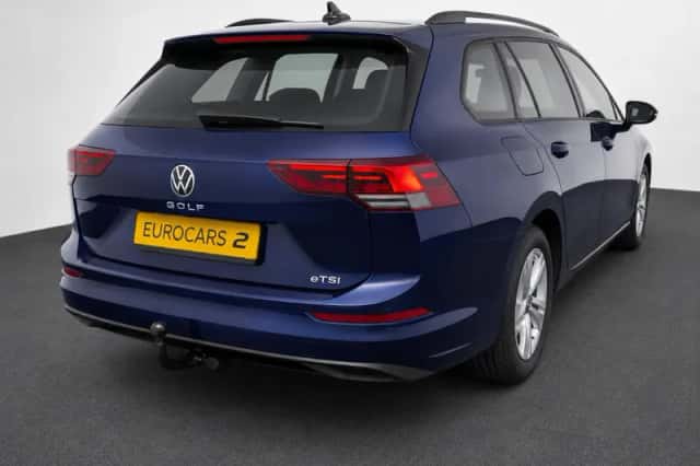 Volkswagen Golf (2024) thumbnail 2