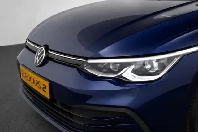 Volkswagen Golf (2024) thumbnail 3