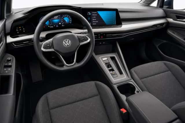 Volkswagen Golf (2024) thumbnail 4