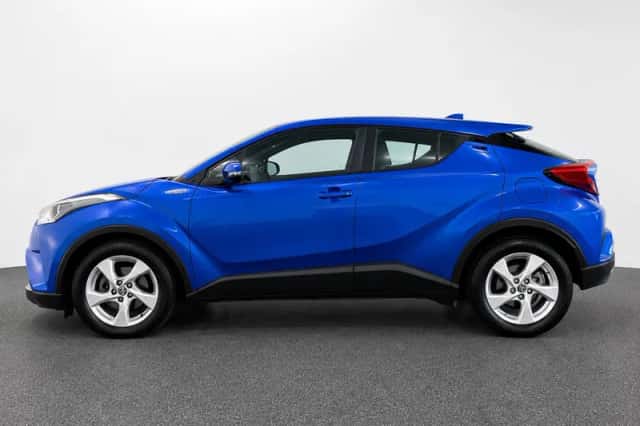 Toyota C-HR (2018) thumbnail 4