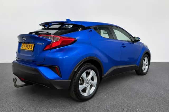 Toyota C-HR (2018) thumbnail 6
