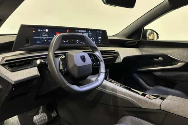 Peugeot 5008 (2025) thumbnail 2