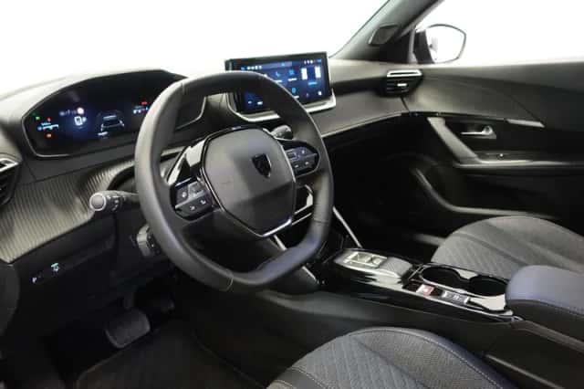 Peugeot 2008 (2024) thumbnail 2