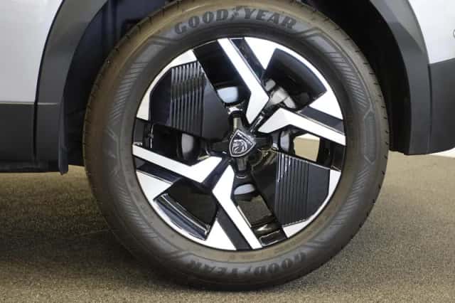 Peugeot 2008 (2024) thumbnail 3