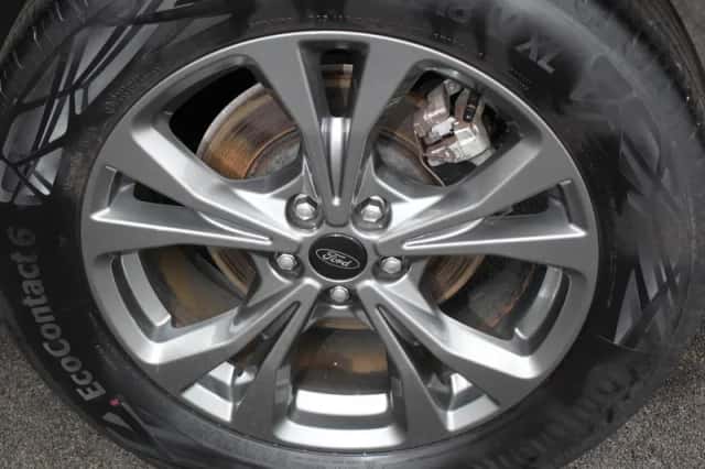 Ford Kuga (2023) thumbnail 3