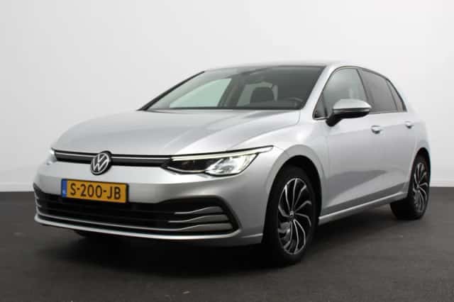 Volkswagen Golf (2023) thumbnail 1