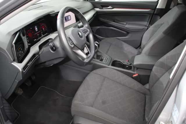 Volkswagen Golf (2023) thumbnail 2