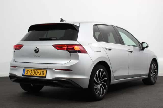 Volkswagen Golf (2023) thumbnail 6